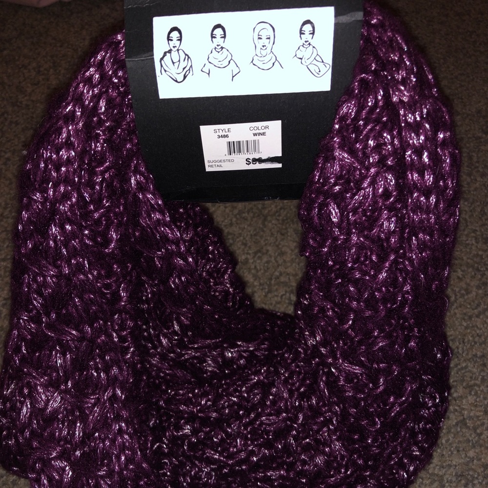 Modena Scarf - Picture 2 of 3